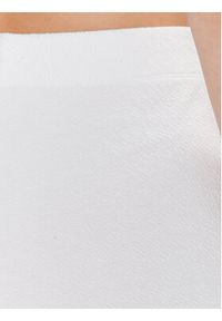 Calvin Klein Jeans Spódnica ołówkowa J20J220795 Biały Slim Fit. Kolor: biały. Materiał: syntetyk