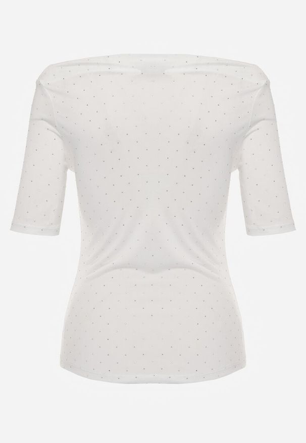 Renee - Biała Bluzka z Dekoltem Typu Łódka Ozdobiona Cyrkoniami Neaninna. Okazja: na co dzień. Kolor: biały. Materiał: poliester, jeans. Wzór: aplikacja. Styl: casual, elegancki