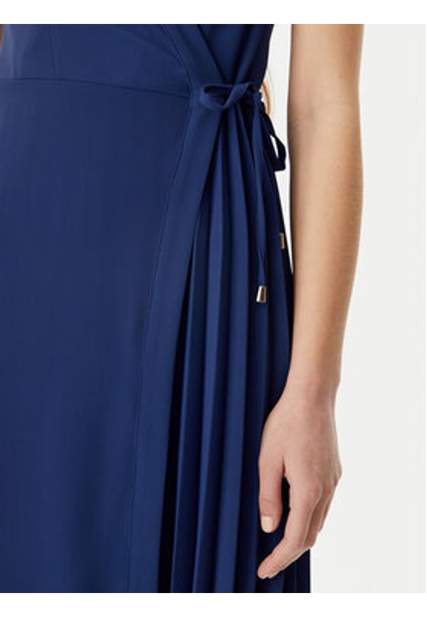 Rinascimento Sukienka koszulowa CFC0122479003 Granatowy Regular Fit. Kolor: niebieski. Materiał: syntetyk. Typ sukienki: koszulowe