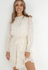 Born2be - Beżowa Sukienka Koronkowa Wiązana w Pasie Mova. Kolor: beżowy. Materiał: koronka. Wzór: nadruk, motyw zwierzęcy. Długość: mini #6