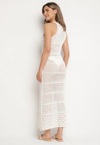 Born2be - Jasnobeżowa Sukienka o Taliowanym Kroju z Ażurowej Dzianiny Tiamisse. Kolor: beżowy. Materiał: dzianina. Wzór: ażurowy. Sezon: lato. Typ sukienki: oversize. Styl: elegancki #2