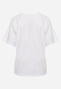 Born2be - Biały T-shirt z Bawełny z Trójkątnym Dekoltem Siliphe. Okazja: do pracy, na co dzień, na spotkanie biznesowe. Kolor: biały. Materiał: bawełna. Styl: elegancki, biznesowy, casual #7