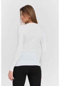Guess - GUESS Biały damski sweter Rylie Triangle z dużym logo, Rozmiar S. Kolor: biały. Materiał: poliester, wiskoza, elastan, materiał. Długość rękawa: długi rękaw. Długość: długie. Styl: elegancki, klasyczny #2