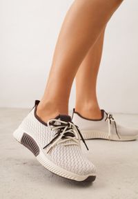 Born2be - Beżowo-Brązowe Sneakersy z Podwójnym Sznurowaniem Dorielle. Nosek buta: okrągły. Kolor: beżowy. Materiał: materiał. Obcas: na obcasie. Wysokość obcasa: niski #4