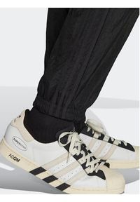 Adidas - adidas Spodnie dresowe Reveal Material Mix HK2732 Czarny Regular Fit. Kolor: czarny. Materiał: dresówka, syntetyk