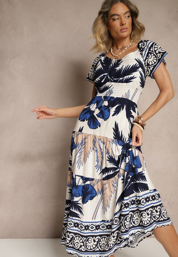 Renee - Granatowa Sukienka Rozkloszowana z Wiskozy w Boho Wzór Elliseira. Okazja: na co dzień, na imprezę. Kolor: niebieski. Materiał: wiskoza. Długość rękawa: krótki rękaw. Sezon: lato. Typ sukienki: proste. Styl: boho
