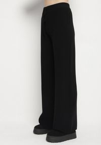 Born2be - Czarny Prążkowany Komplet Dzianinowy Szerokie Spodnie i Sweter z Półgolfem Fenitiva. Kolor: czarny. Materiał: dzianina, prążkowany #5