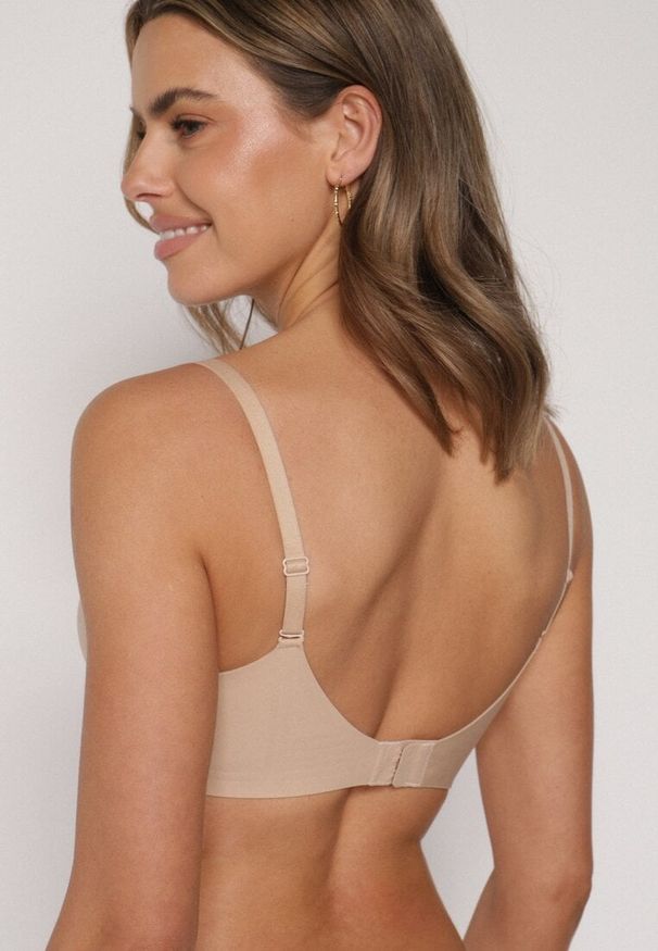 Born2be - Beżowy Klasyczny Biustonosz o Gładkim Wykończeniu Taniarephis. Kolor: beżowy. Rodzaj stanika: odpinane ramiączka, różne sposoby noszenia. Wzór: gładki