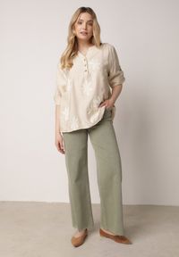 Born2be - Beżowa Koszula z Wiskozy z Haftowanymi Kwiatami Sylimeine. Okazja: na co dzień. Kolekcja: plus size. Kolor: beżowy. Materiał: wiskoza. Wzór: haft, kwiaty. Sezon: lato. Styl: casual, klasyczny #5