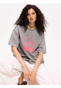 Reserved - T-shirt z nadrukiem - jasnoszary. Kolor: szary. Materiał: bawełna, dzianina. Wzór: nadruk #1