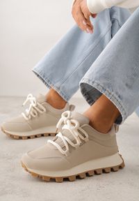 Renee - Beżowe Sneakersy na Platformie Ozdobionej Tłoczeniem Zerla. Okazja: na co dzień. Kolor: beżowy. Materiał: jeans. Wzór: aplikacja. Obcas: na platformie #3