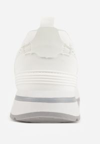 Renee - Białe Sneakersy z Siateczką i Modnymi Wstawkami Corona. Okazja: na co dzień. Kolor: biały. Materiał: jeans #2