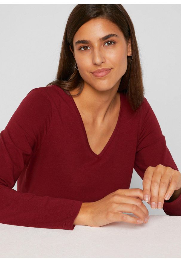 bonprix - Dopasowany shirt z długim rękawem (2 szt.). Typ kołnierza: dekolt w serek. Kolor: czerwony. Długość rękawa: długi rękaw. Długość: długie. Styl: klasyczny