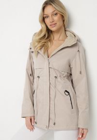 Born2be - Beżowa Kurtka Parka Dwustronna Korilea. Okazja: na co dzień. Kolor: beżowy. Wzór: gładki. Styl: klasyczny, casual, elegancki #1