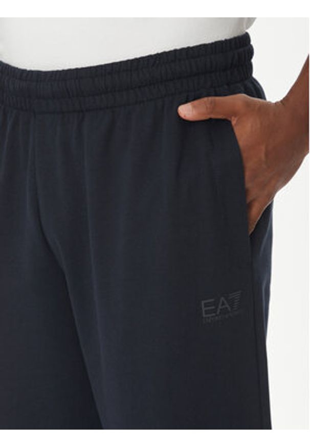 EA7 Emporio Armani Dres 7M000235 AF13512 UB102 Granatowy Regular Fit. Kolor: niebieski. Materiał: bawełna