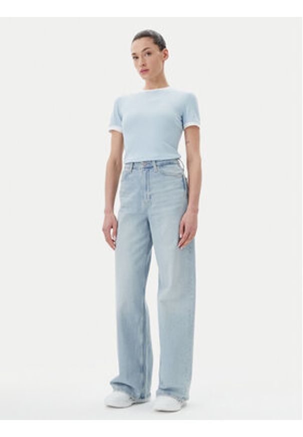 Guess T-Shirt V5GP08 KCRN2 Błękitny Regular Fit. Kolor: niebieski. Materiał: bawełna