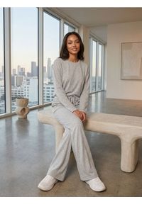 Sinsay - Spodnie wide leg z miękkiej dzianiny z domieszką wiskozy soft touch - szary. Kolor: szary. Materiał: dzianina, wiskoza #1