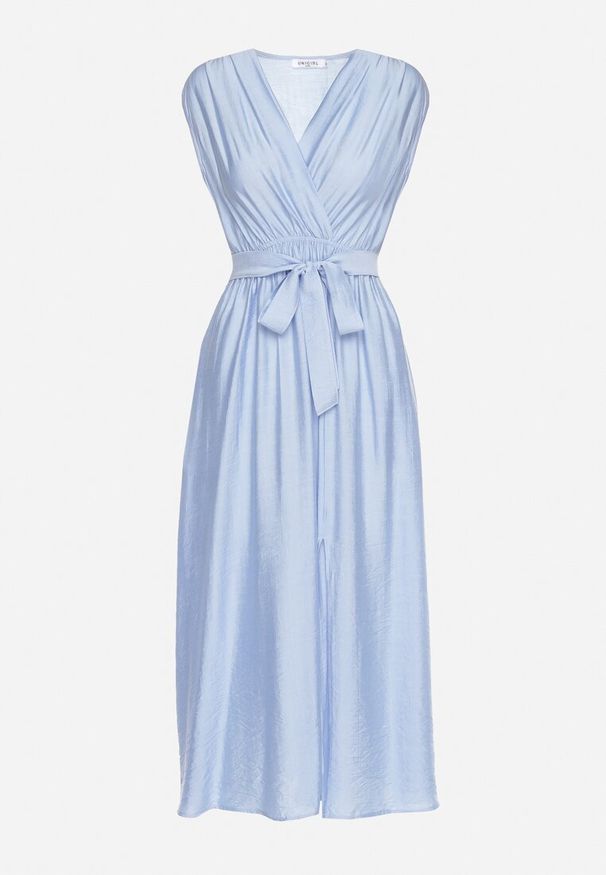 Born2be - Niebieska Rozkloszowana Sukienka z Wiskozą Kopertowym Dekoltem i Materiałowym Paskiem w Talii Jenvia. Okazja: na spacer. Typ kołnierza: dekolt kopertowy. Kolor: niebieski. Materiał: wiskoza, materiał. Sezon: lato. Typ sukienki: kopertowe. Styl: klasyczny