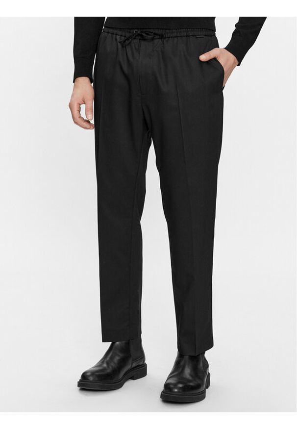 Calvin Klein Chinosy K10K111716 Czarny Slim Fit. Kolor: czarny. Materiał: wiskoza