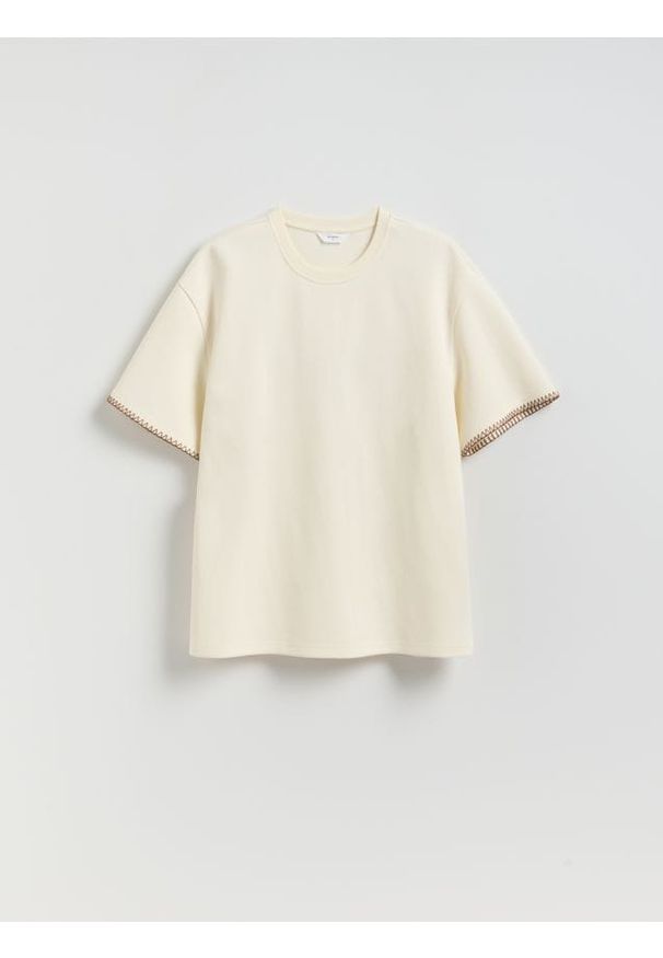Reserved - Gładki T-shirt boxy - złamana biel. Materiał: bawełna, dzianina. Wzór: gładki