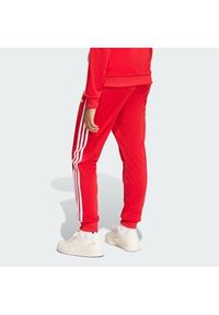 Adidas - adidas Spodnie dresowe adicolor SST KE2861 Czerwony Regular Fit. Kolor: czerwony. Materiał: syntetyk #2