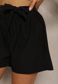 Renee - Czarne Szorty Bermudy High Waist z Dodatkiem Bawełny Wiązane w Pasie Quisevia. Stan: podwyższony. Kolor: czarny. Materiał: bawełna. Sezon: lato #3