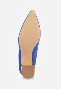 Renee - Niebieskie Czółenka Vices na Słupku z Metalicznym Detalem i Wkładką ze Skóry Arvisin. Okazja: na imprezę, na co dzień. Kolor: niebieski. Materiał: skóra. Wzór: aplikacja. Obcas: na słupku. Styl: casual, klasyczny, elegancki #3