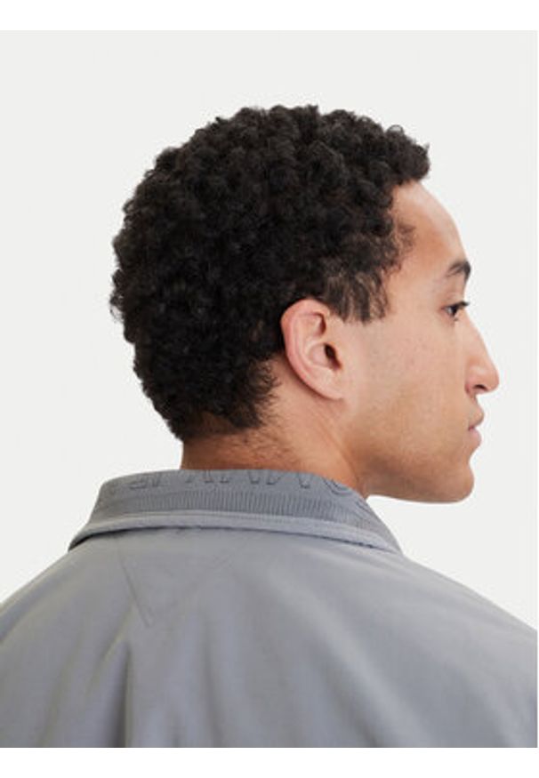 Tommy Jeans Kurtka przejściowa Essential DM0DM22720 Szary Regular Fit. Kolor: szary. Materiał: syntetyk