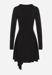 Born2be - Czarna Asymetryczna Sukienka Koktajlowa z Odpinaną Kwiatową Broszką Grangerra. Kolor: czarny. Wzór: kwiaty. Typ sukienki: asymetryczne. Styl: wizytowy #4