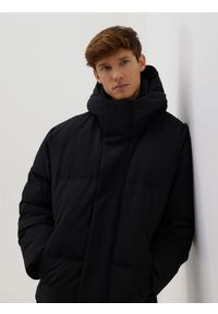 Reserved - Pikowana kurtka z kapturem - czarny. Typ kołnierza: kaptur. Kolor: czarny. Materiał: tkanina #1