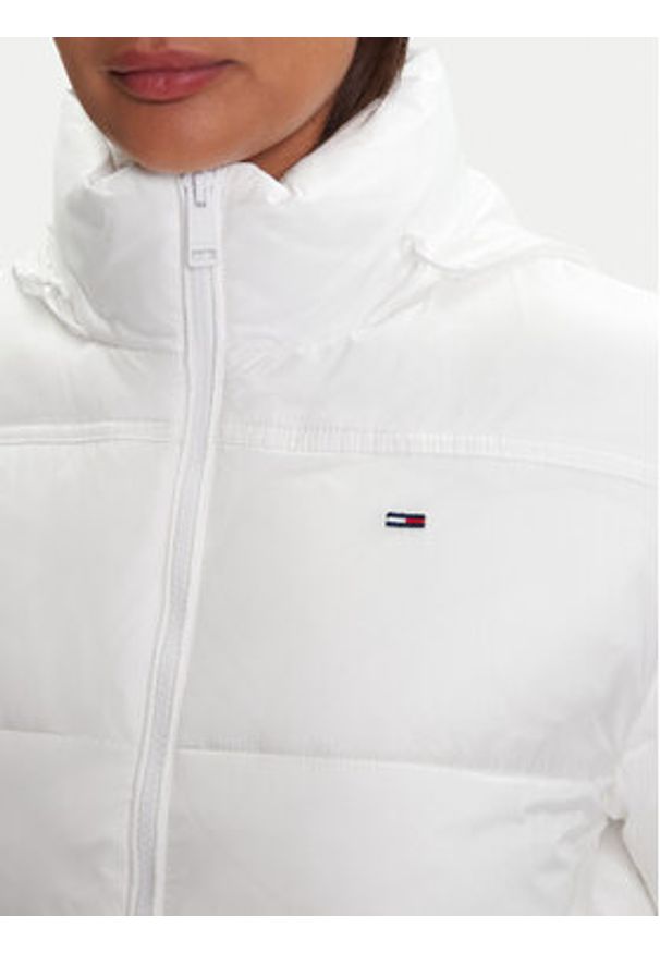 Tommy Jeans Kurtka zimowa DW0DW21619 Biały Relaxed Fit. Kolor: biały. Materiał: syntetyk. Sezon: zima
