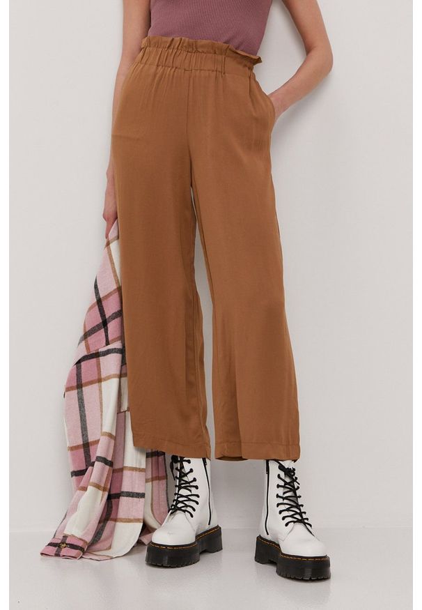 only - Only Spodnie damskie kolor brązowy szerokie high waist. Stan: podwyższony. Kolor: brązowy. Materiał: tkanina, materiał, wiskoza