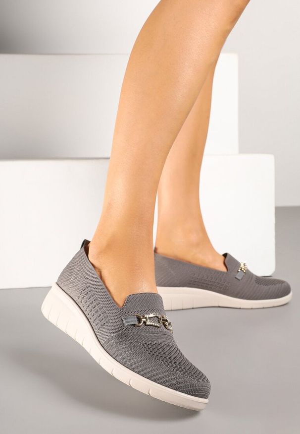 Born2be - Szare Półbuty na Koturnie z Ozdobą i Cyrkoniami Neviae. Okazja: na co dzień, na spacer. Kolor: szary. Wzór: aplikacja. Obcas: na koturnie. Styl: casual, elegancki