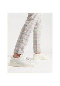 Sneakersy Clarks. Kolor: biały #1