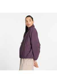 Kurtka damska New Balance WJ43506PLN – fioletowa. Kolor: fioletowy. Materiał: nylon. Styl: sportowy #2