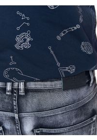 TOP SECRET - Spodnie męskie jeansowe o dopasowanym kroju z przetarciami. Okazja: na co dzień. Kolor: szary. Materiał: jeans. Sezon: zima, jesień. Styl: casual #3