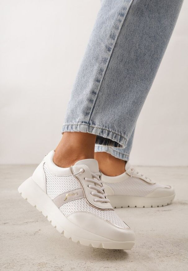 Renee - Białe Sneakersy na Platformie z Wkładką ze Skóry Naturalnej i Napisam Haidena. Okazja: na co dzień. Zapięcie: sznurówki. Kolor: biały. Materiał: skóra. Wzór: napisy. Obcas: na platformie