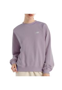 Bluza New Balance WT41508ICW - różowa. Okazja: na co dzień. Kolor: różowy. Materiał: dresówka, bawełna, prążkowany, poliester. Wzór: napisy. Styl: klasyczny, casual