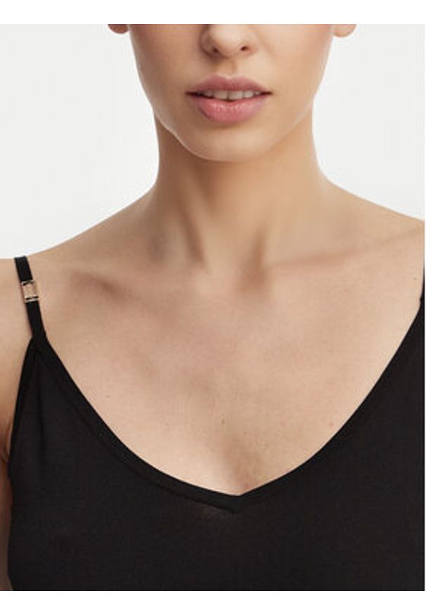 Guess Top O6GR01 Z5302 Czarny Regular Fit. Kolor: czarny. Materiał: wiskoza