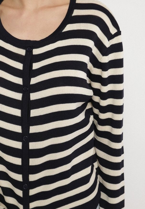 Born2be - Granatowy Klasyczny Kardigan z Wiskozą w Paski Ivelreia. Okazja: na co dzień. Kolor: niebieski. Materiał: wiskoza. Długość rękawa: długi rękaw. Długość: długie. Wzór: paski. Styl: klasyczny