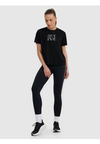 4f - 4F T-shirt z nadrukiem damski - czarny XS. Okazja: na co dzień. Kolor: czarny. Materiał: jersey, bawełna. Długość rękawa: krótki rękaw. Długość: krótkie. Wzór: nadruk. Styl: klasyczny, sportowy, casual