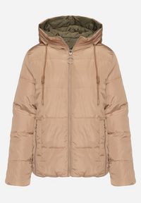 Born2be - Ciemnobeżowa Dwustronna Pikowana Kurtka z Kapturem Ściągana przy Rękawach Nevelas. Okazja: na co dzień, na spacer. Typ kołnierza: kaptur. Kolor: beżowy. Materiał: jeans. Wzór: aplikacja. Styl: casual, elegancki, sportowy #7