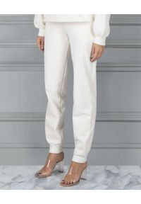 CHAOS BY MARTA BOLIGLOVA - Białe spodnie dresowe z logo Bree. Kolor: biały. Materiał: dresówka. Wzór: aplikacja