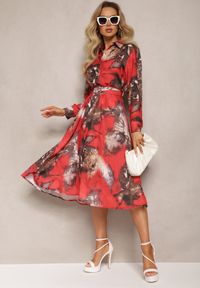 Renee - Czerwono-Brązowa Rozkloszowana Sukienka Midi z Paskiem z Klamrą Qirvina. Okazja: na co dzień. Kolor: czerwony. Typ sukienki: proste. Styl: elegancki, casual. Długość: midi