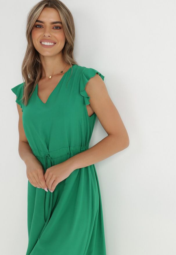 Born2be - Zielona Sukienka z Wiskozy Yorgebius. Kolor: zielony. Materiał: wiskoza. Wzór: aplikacja. Typ sukienki: rozkloszowane. Styl: klasyczny, wizytowy. Długość: midi