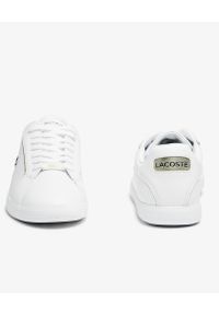Lacoste - LACOSTE - Białe sneakersy z metalowym logo Graduate. Okazja: na co dzień. Nosek buta: okrągły. Zapięcie: sznurówki. Kolor: biały. Materiał: jeans, guma. Wzór: aplikacja, nadruk #4