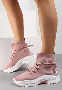 Renee - Różowe Sneakersy Diomerine. Wysokość cholewki: za kostkę. Zapięcie: bez zapięcia. Kolor: różowy. Materiał: materiał. Szerokość cholewki: normalna #1