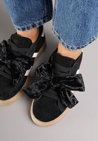 Born2be - Czarne Sneakersy Typu Tenisówki z Welurową Kokardą Anorisse. Okazja: na co dzień. Kolor: czarny. Materiał: welur #4