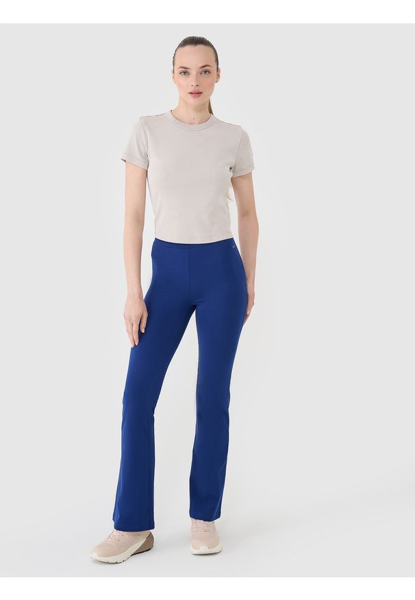 4f - 4F Legginsy z rozszerzanymi nogawkami damskie - granatowe XL. Okazja: na co dzień. Stan: podwyższony. Kolor: niebieski. Materiał: materiał, bawełna, jersey, dzianina, elastan, guma. Długość: długie. Wzór: ze splotem, jednolity, gładki. Styl: sportowy, casual