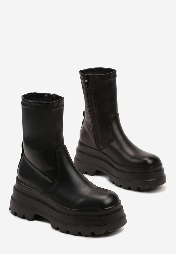Born2be - Czarne Botki na Wysokiej Platformie z Dopasowaną Cholewką Belissara. Okazja: do pracy. Kolor: czarny. Materiał: jeans. Szerokość cholewki: normalna. Obcas: na platformie. Styl: elegancki, klasyczny